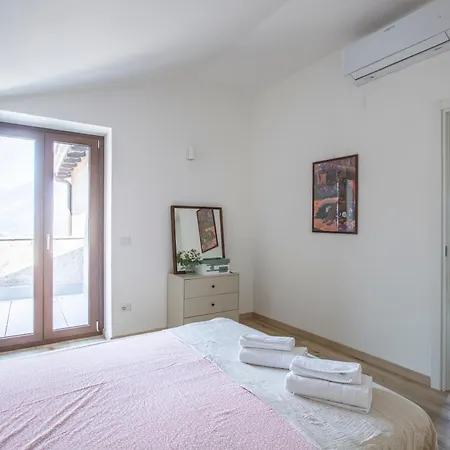 L'ago Di Pino I Vista Di